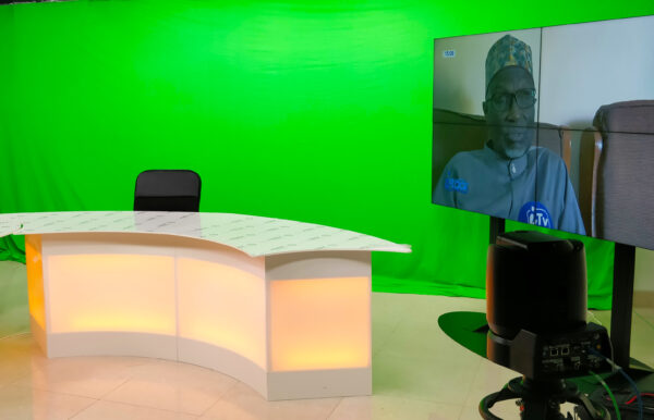 DM TV Studio Smart - TV Set 3